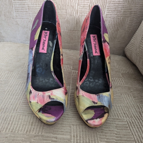Betsey Johnson floral platform Heal Size 7M Women's - Picture 8 of 10